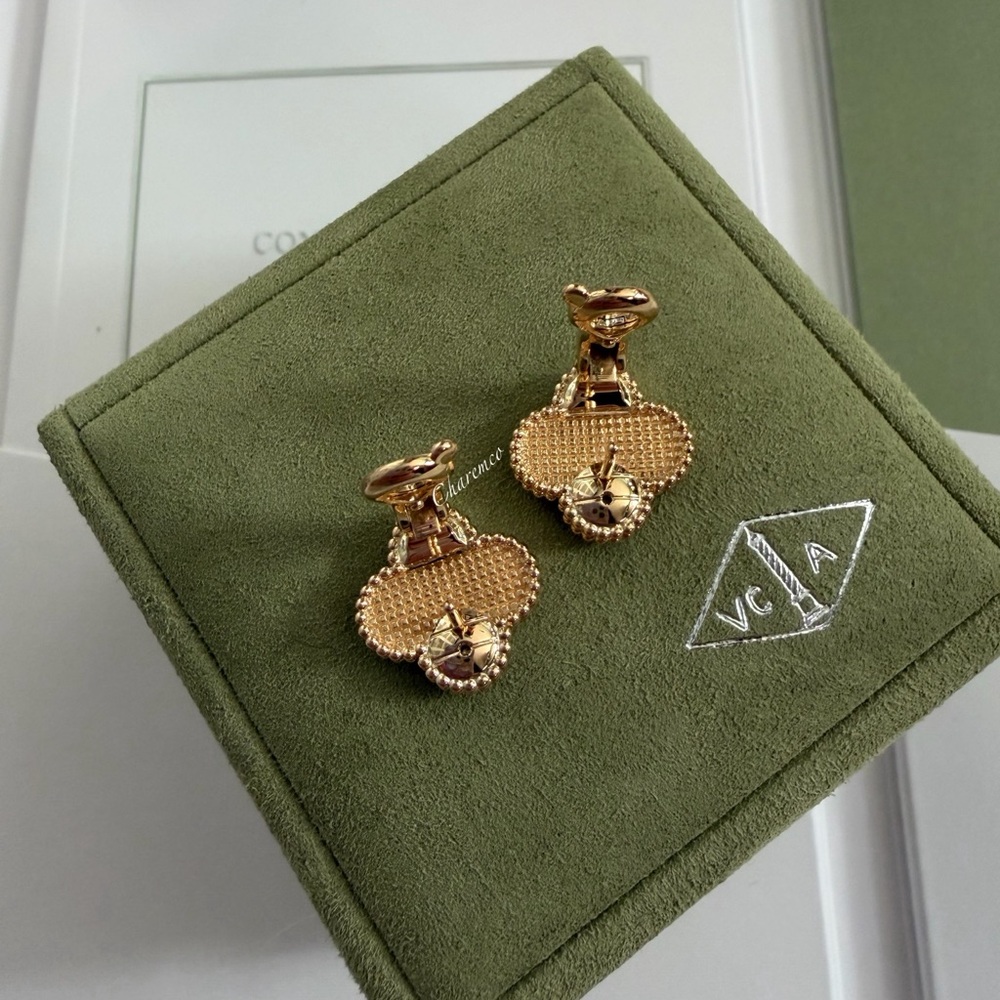 NEW! RARE✨Van cleef arpels VCA 18K YG Vintage Hammered Alhambra Small Earrings - Picture 5 of 7